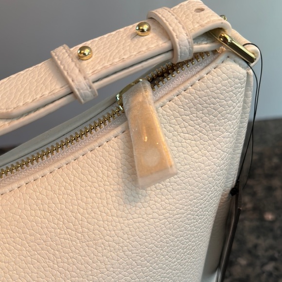 DKNY Hanley Hobo Cream Leather Bag with Gold Accents and guitar strap NWT - Picture 6 of 16